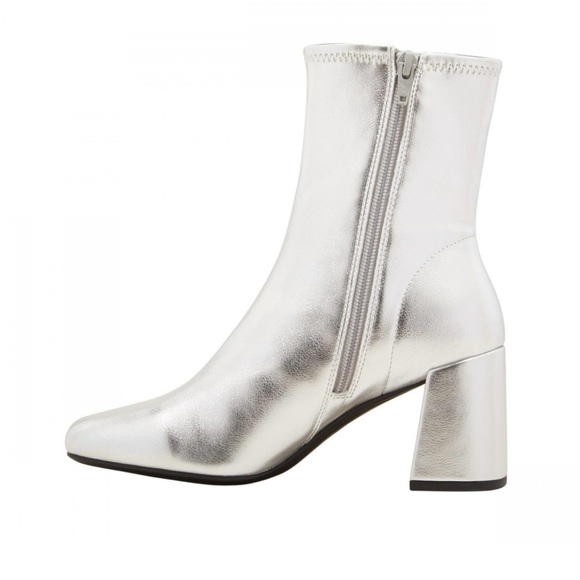 new day Shoes - Silver Ankle Boots